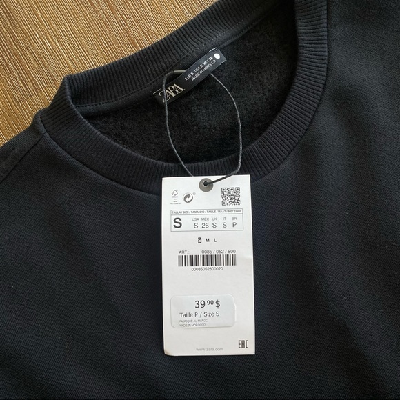 Zara Cropped Long Sleeve Sweatshirt in Black - Picture 3 of 4